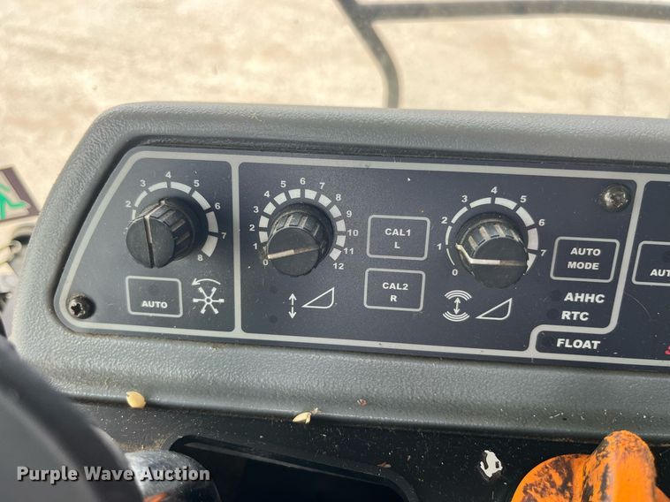 image for item MG9373 2008 Gleaner R65  combine