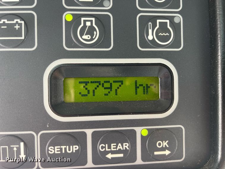 image for item MG9373 2008 Gleaner R65  combine