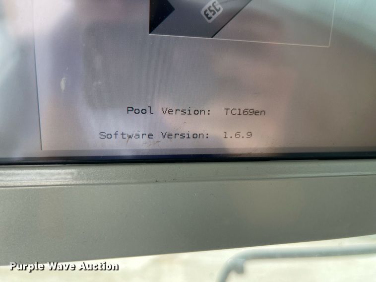 image for item MG9373 2008 Gleaner R65  combine