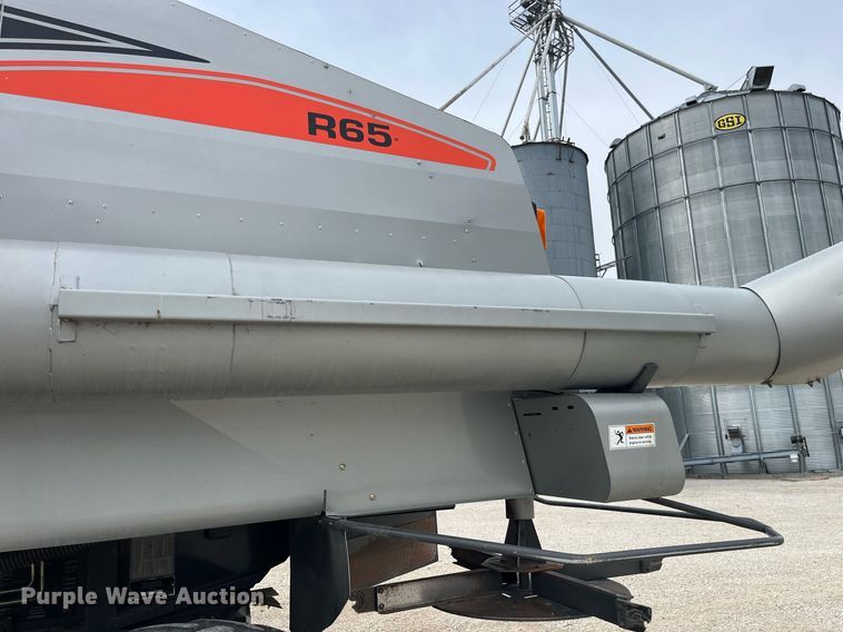 image for item MG9373 2008 Gleaner R65  combine