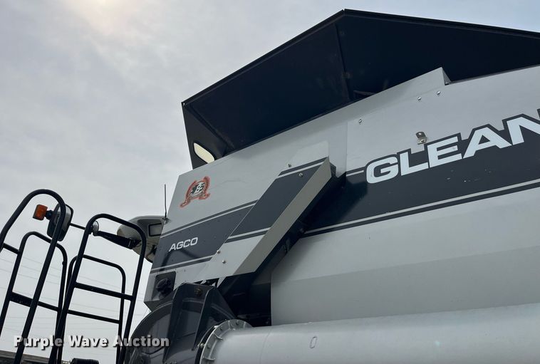 image for item MG9373 2008 Gleaner R65  combine
