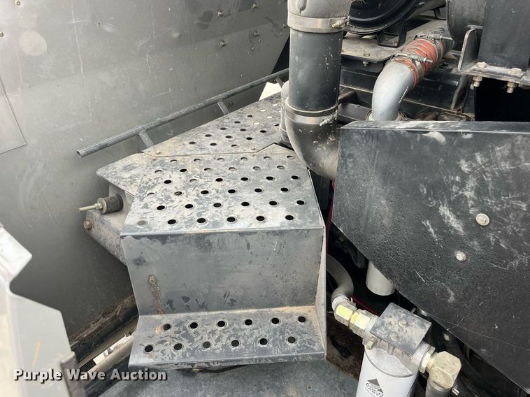 image for item MG9373 2008 Gleaner R65  combine