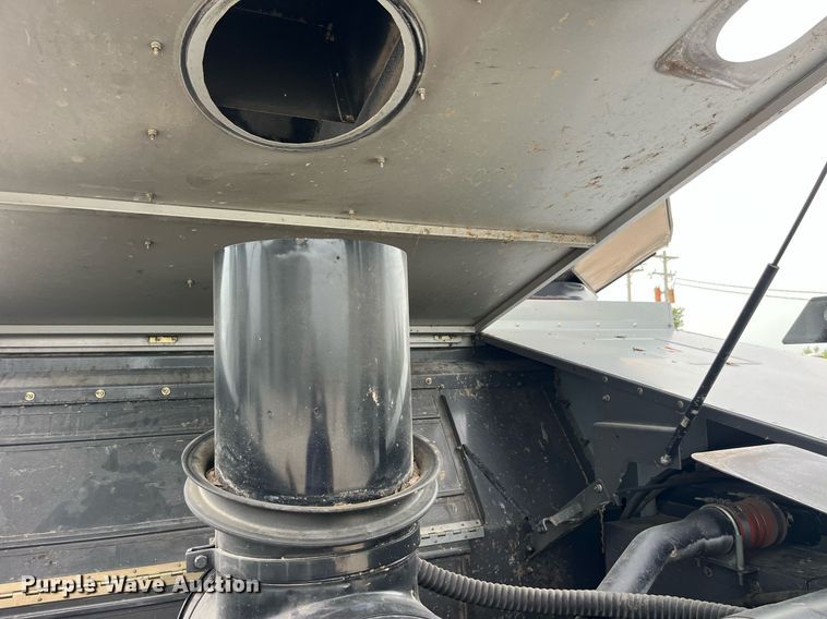 image for item MG9373 2008 Gleaner R65  combine