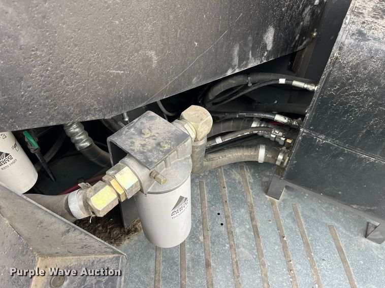 image for item MG9373 2008 Gleaner R65  combine