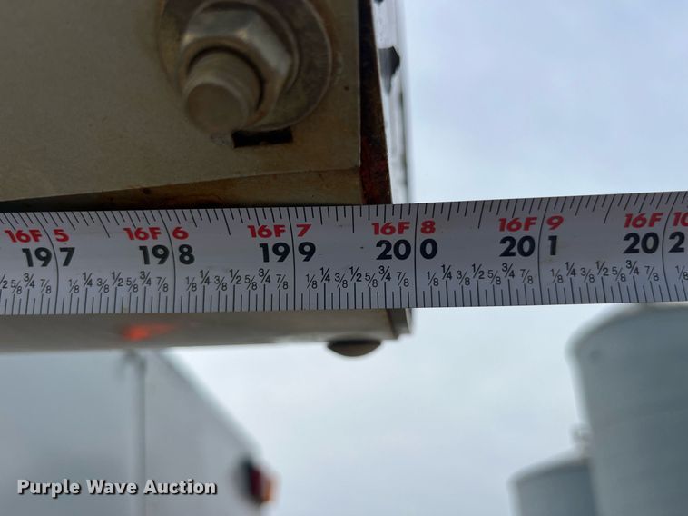 image for item MG9373 2008 Gleaner R65  combine