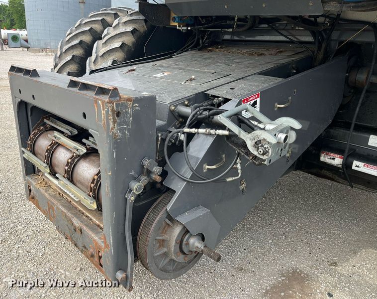 image for item MG9373 2008 Gleaner R65  combine