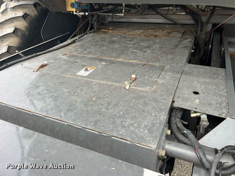 image for item MG9373 2008 Gleaner R65  combine