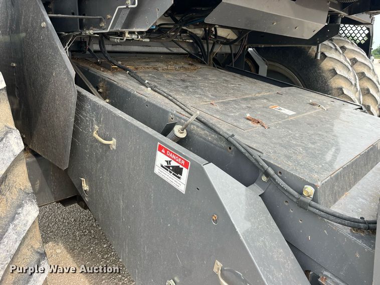 image for item MG9373 2008 Gleaner R65  combine