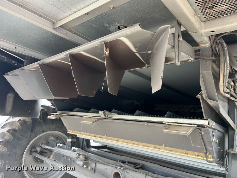 image for item MG9373 2008 Gleaner R65  combine