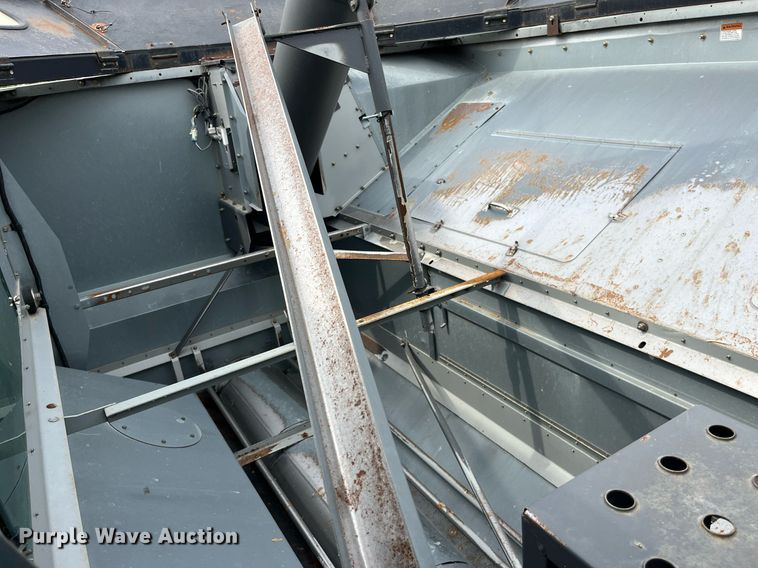 image for item MG9373 2008 Gleaner R65  combine