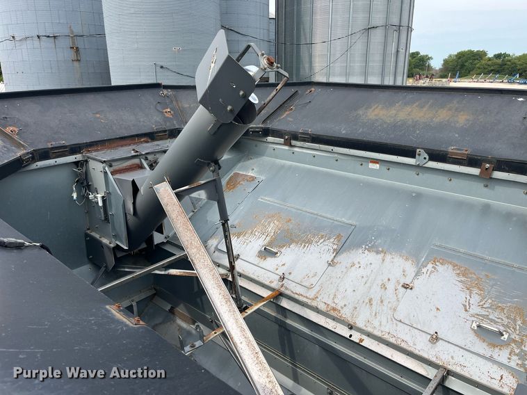 image for item MG9373 2008 Gleaner R65  combine