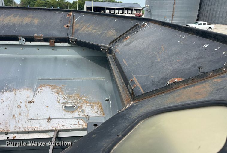 image for item MG9373 2008 Gleaner R65  combine