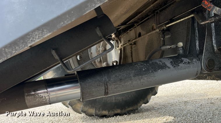 image for item MG9373 2008 Gleaner R65  combine