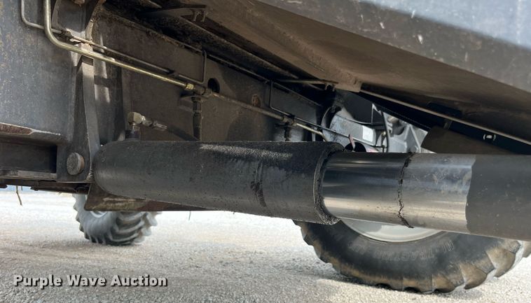 image for item MG9373 2008 Gleaner R65  combine