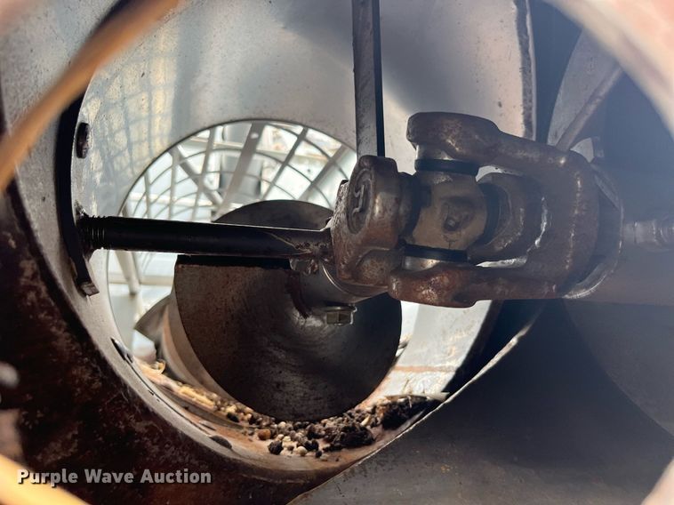 image for item MG9373 2008 Gleaner R65  combine