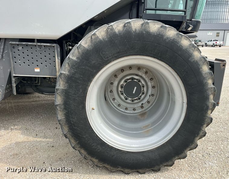 image for item MG9373 2008 Gleaner R65  combine