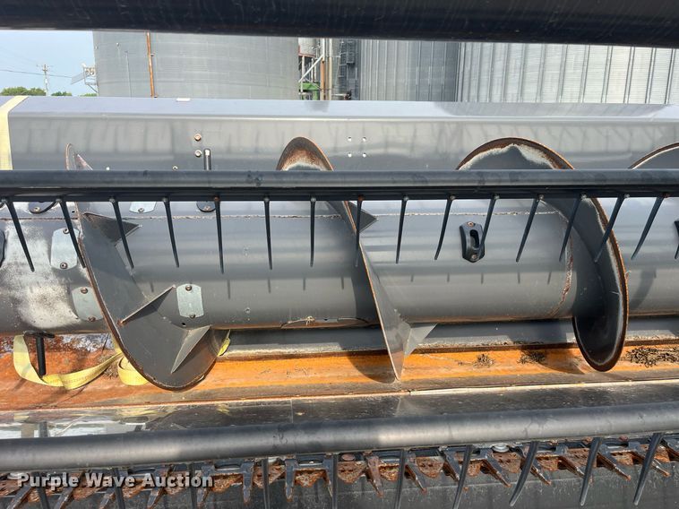 image for item MG9374 2008 AGCO 8200  flex head