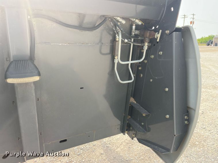 image for item MG9374 2008 AGCO 8200  flex head