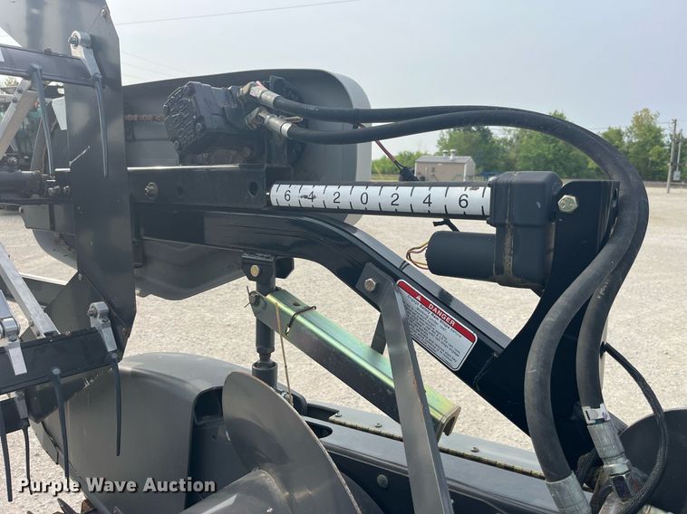 image for item MG9374 2008 AGCO 8200  flex head