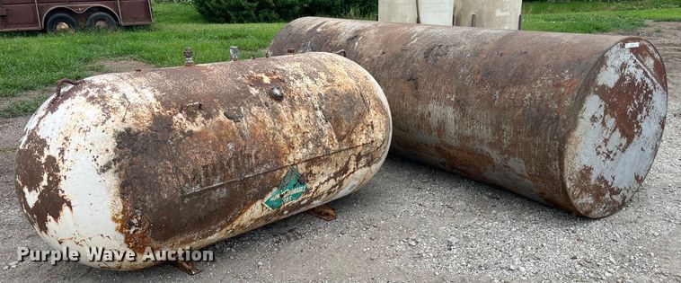 image for item MG9384 (2) tanks