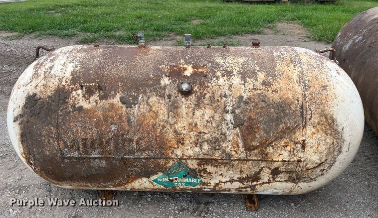 image for item MG9384 (2) tanks