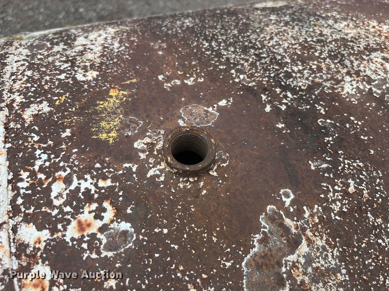 image for item MG9384 (2) tanks