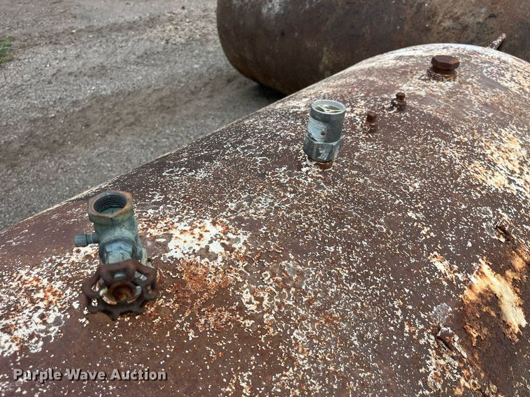 image for item MG9384 (2) tanks