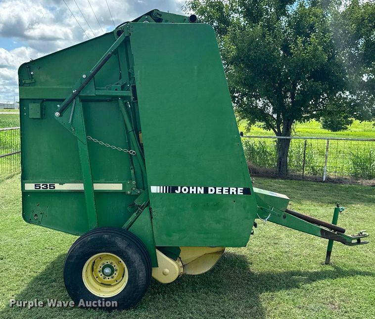 image for item ML9063 1991 John Deere 535  round baler