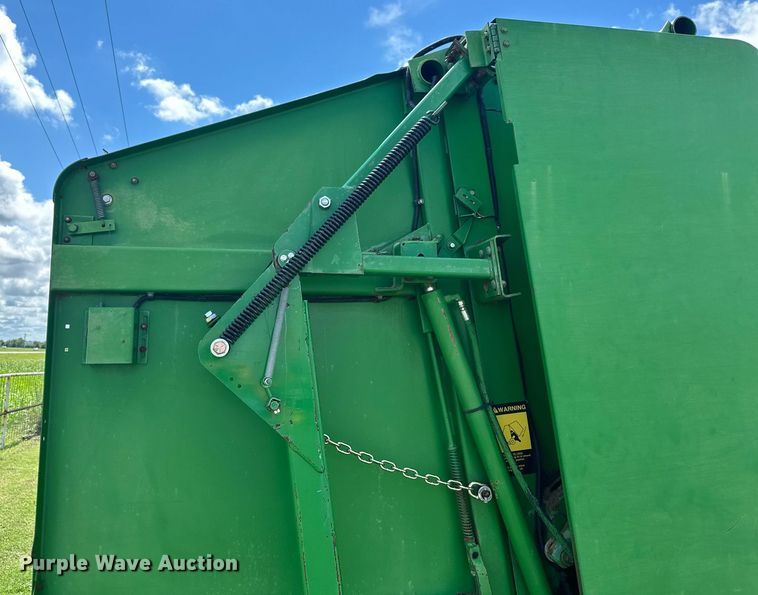 image for item ML9063 1991 John Deere 535  round baler