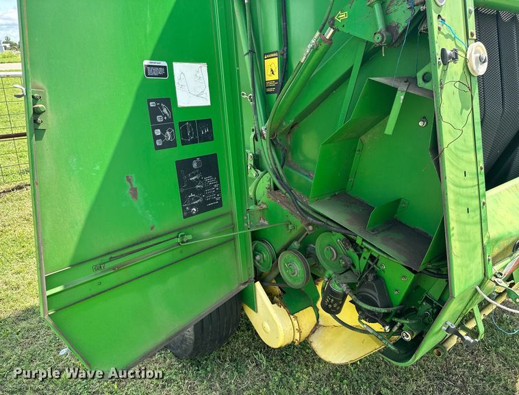 image for item ML9063 1991 John Deere 535  round baler