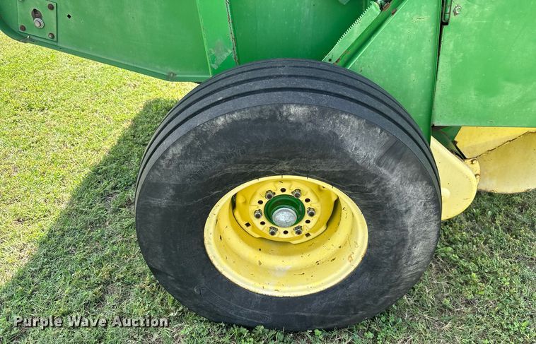 image for item ML9063 1991 John Deere 535  round baler