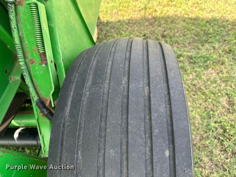 image for item ML9063 1991 John Deere 535  round baler