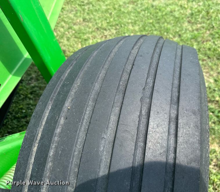 image for item ML9063 1991 John Deere 535  round baler