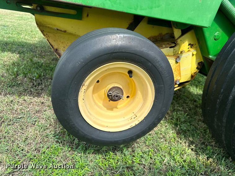 image for item ML9063 1991 John Deere 535  round baler