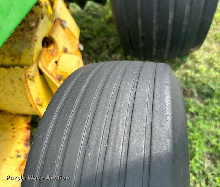 image for item ML9063 1991 John Deere 535  round baler