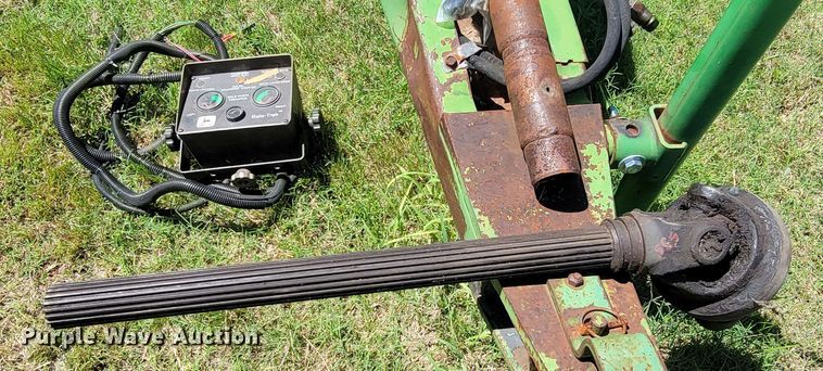 image for item ML9063 1991 John Deere 535  round baler