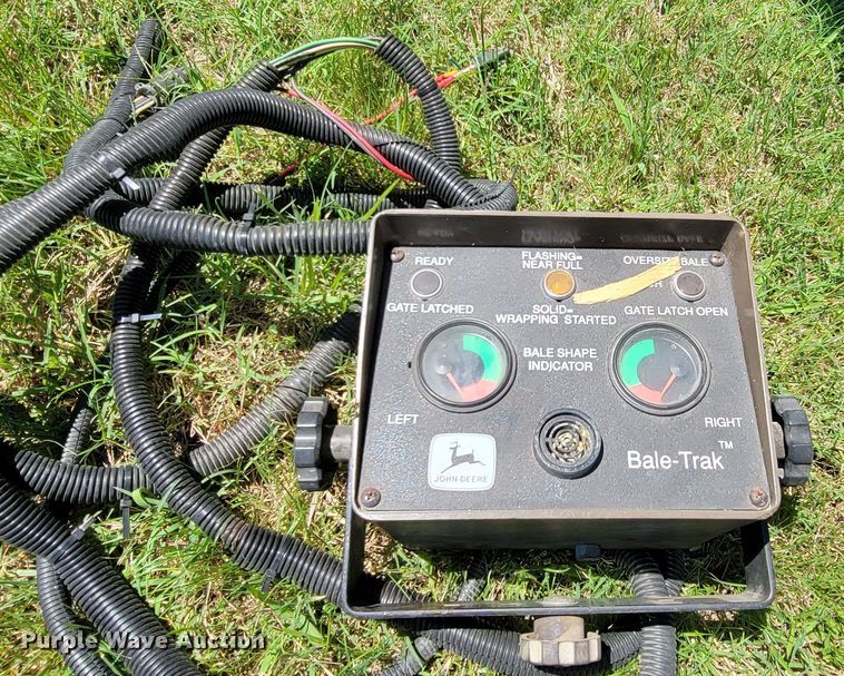 image for item ML9063 1991 John Deere 535  round baler