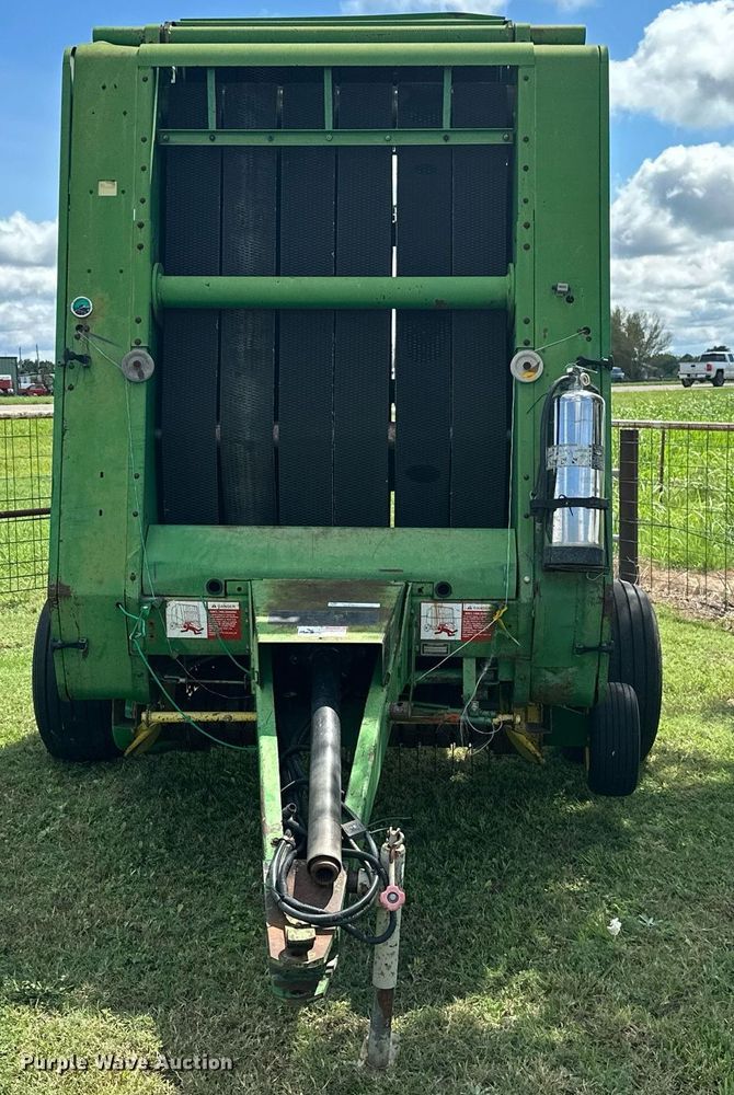 image for item ML9064 1991 John Deere 435  round baler