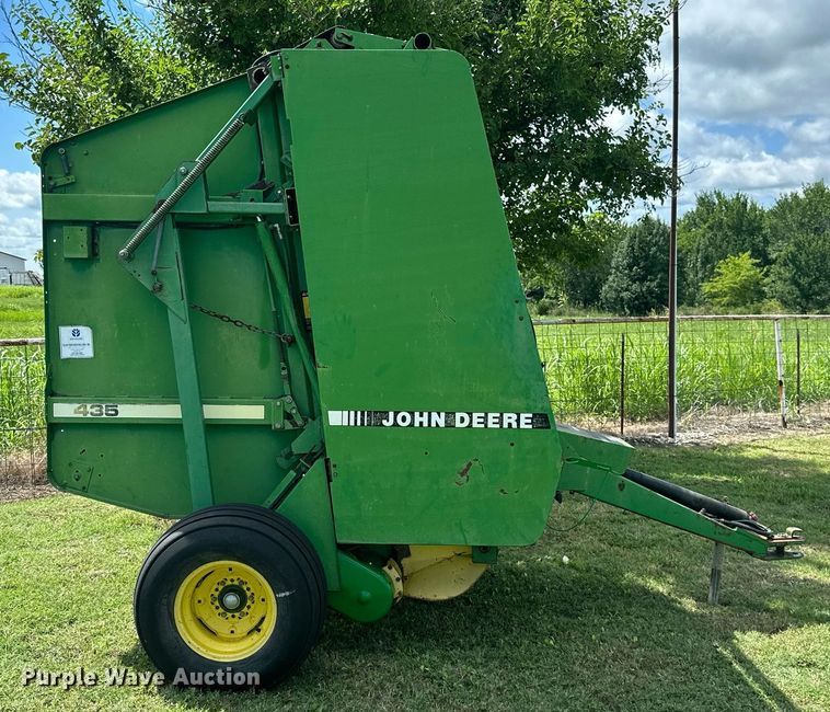 image for item ML9064 1991 John Deere 435  round baler