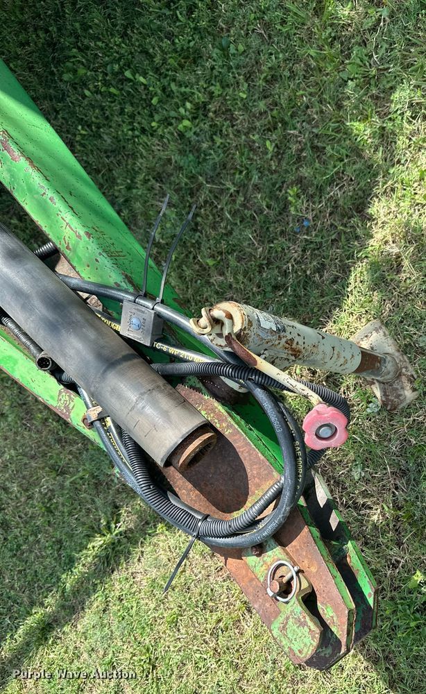 image for item ML9064 1991 John Deere 435  round baler