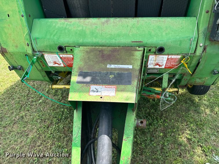 image for item ML9064 1991 John Deere 435  round baler