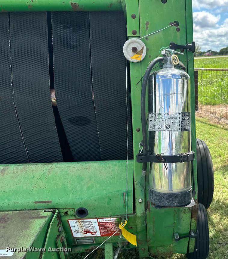 image for item ML9064 1991 John Deere 435  round baler