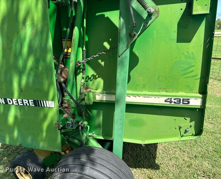image for item ML9064 1991 John Deere 435  round baler