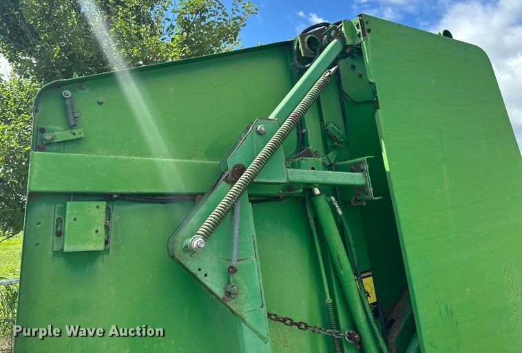 image for item ML9064 1991 John Deere 435  round baler