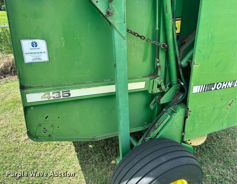 image for item ML9064 1991 John Deere 435  round baler
