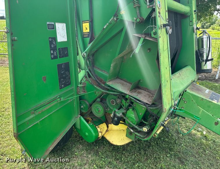 image for item ML9064 1991 John Deere 435  round baler
