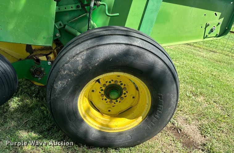 image for item ML9064 1991 John Deere 435  round baler