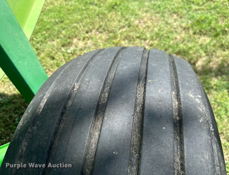 image for item ML9064 1991 John Deere 435  round baler