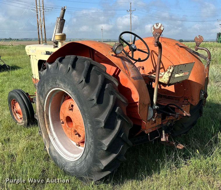 image for item NP9864 1961 Case 930  Tractor