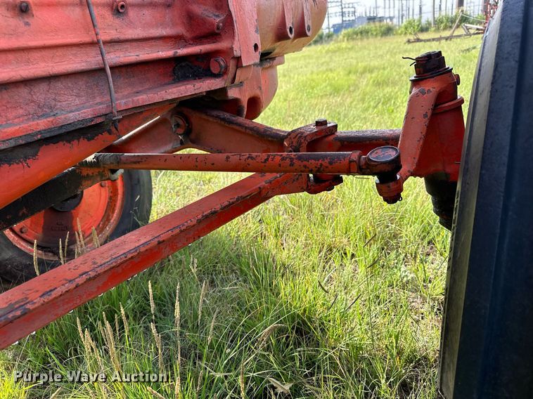 image for item NP9864 1961 Case 930  Tractor